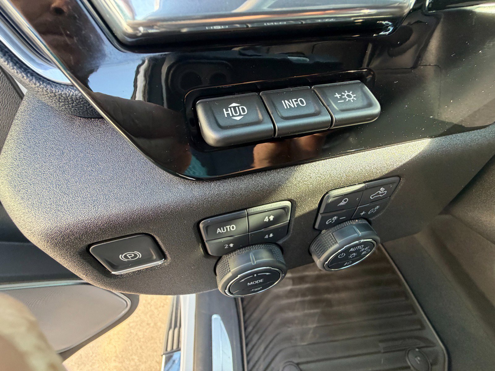 Certified 2025 Chevrolet Silverado 3500 High Country w/ High Country Premium Package AWD/4WD image 15