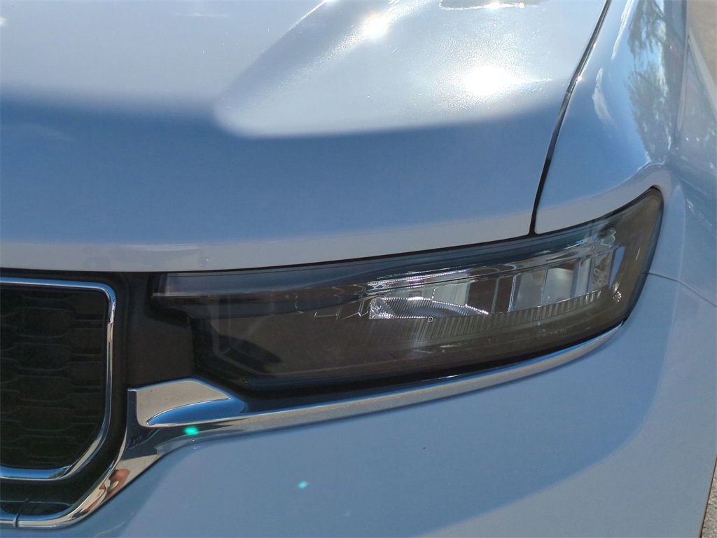 New 2025 Jeep Grand Cherokee Laredo image 10