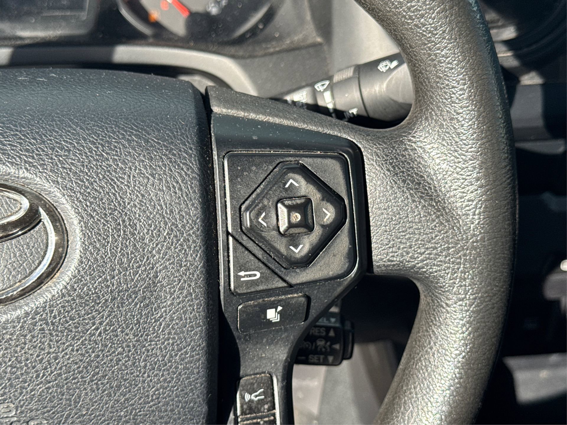 Used 2020 Toyota Tacoma SR image 33