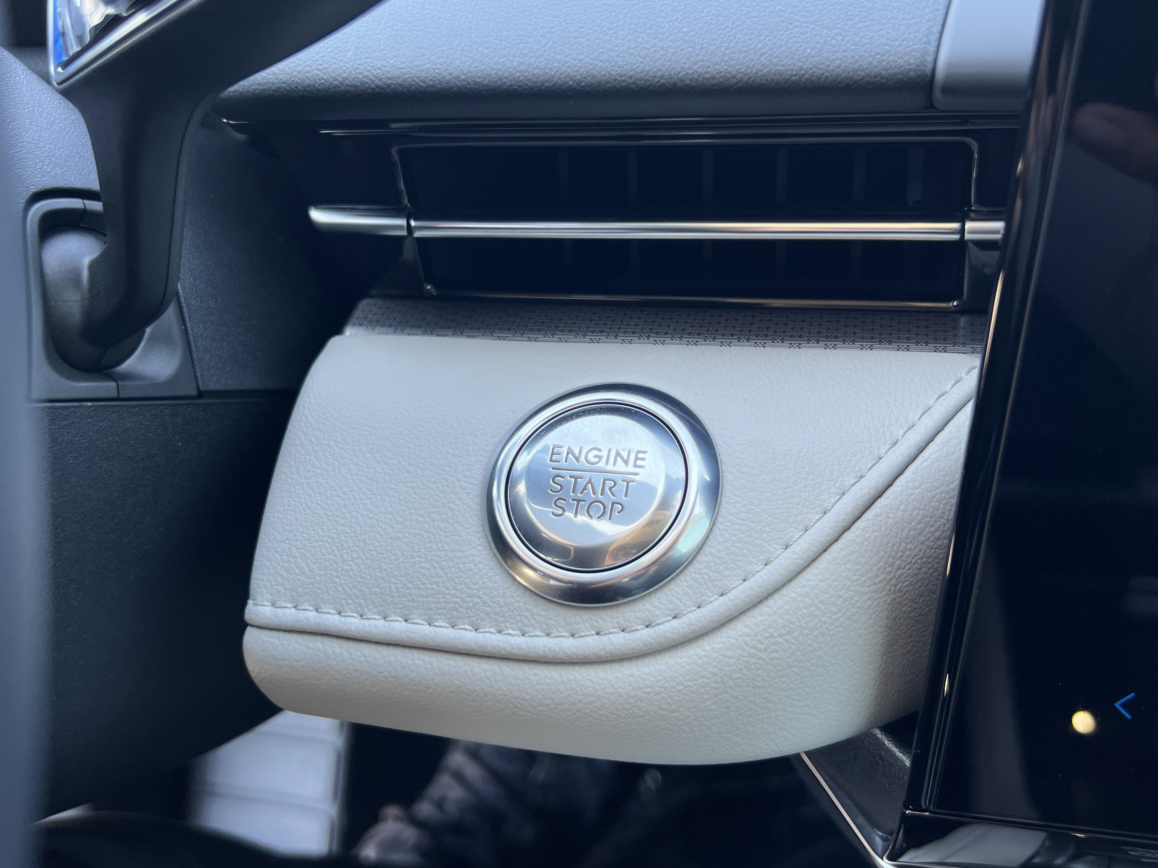 New 2025 Lincoln Nautilus Premier w/ Equipment Group 102A image 26