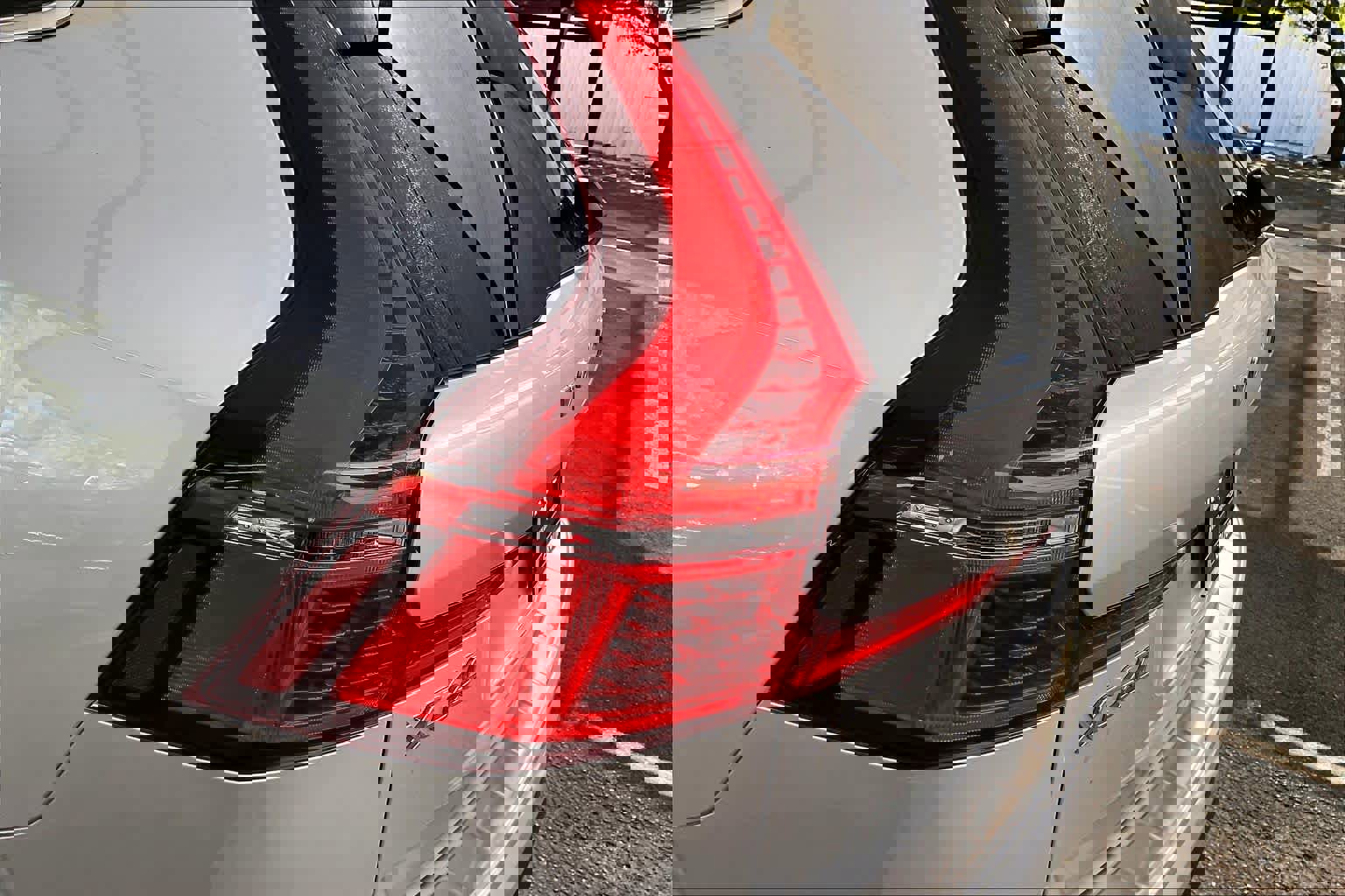 Used 2021 Volvo XC60 T6 Momentum image 28