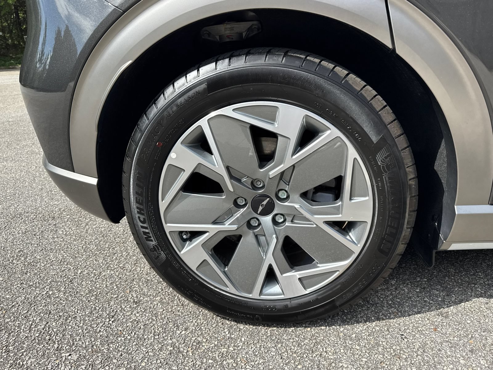 Used 2025 Genesis GV60 RWD image 17