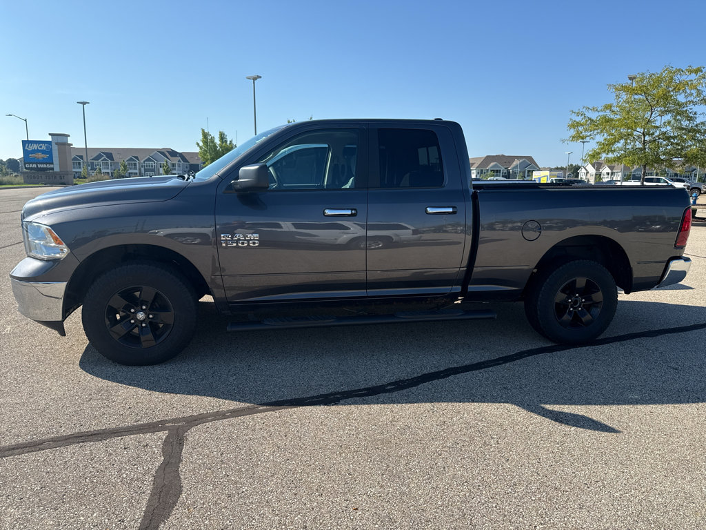 Used 2017 RAM 1500 Classic SLT AWD/4WD image 2