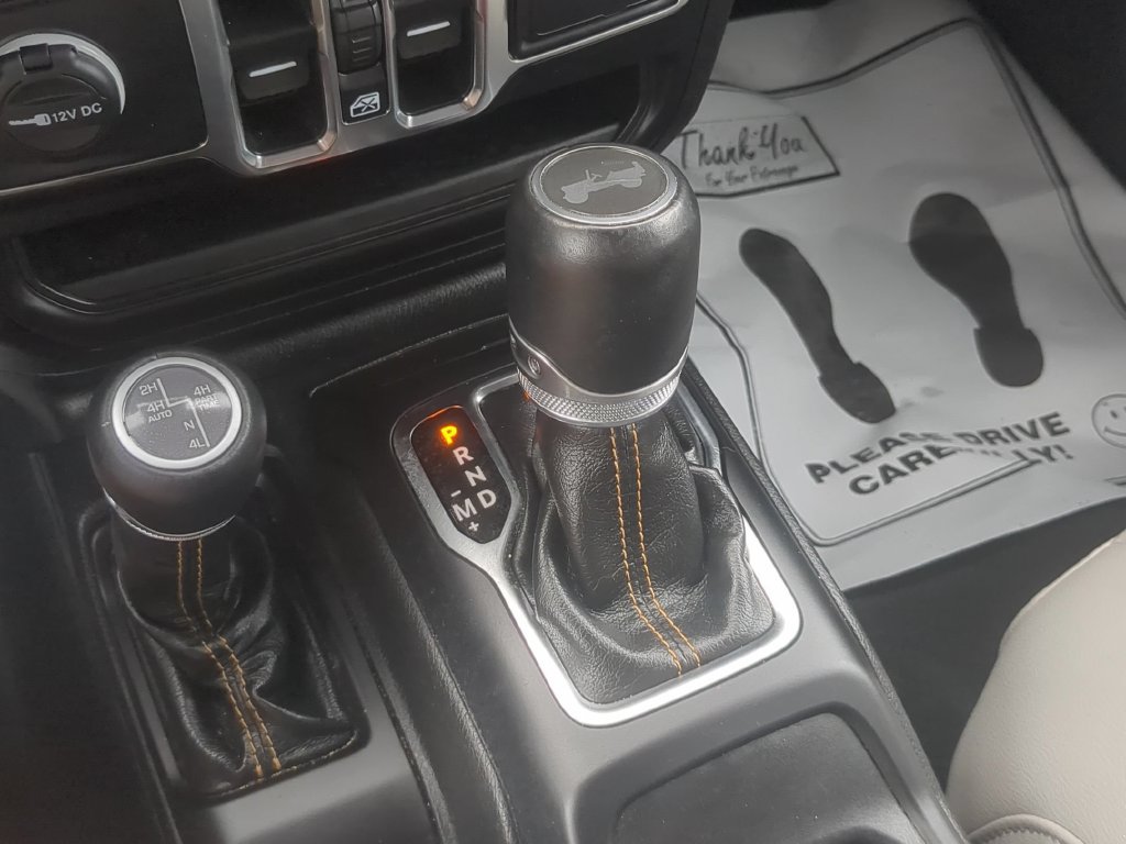 Used 2022 Jeep Wrangler Unlimited Sahara AWD/4WD image 22