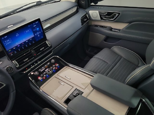 Used 2023 Lincoln Navigator L Black Label AWD/4WD image 12