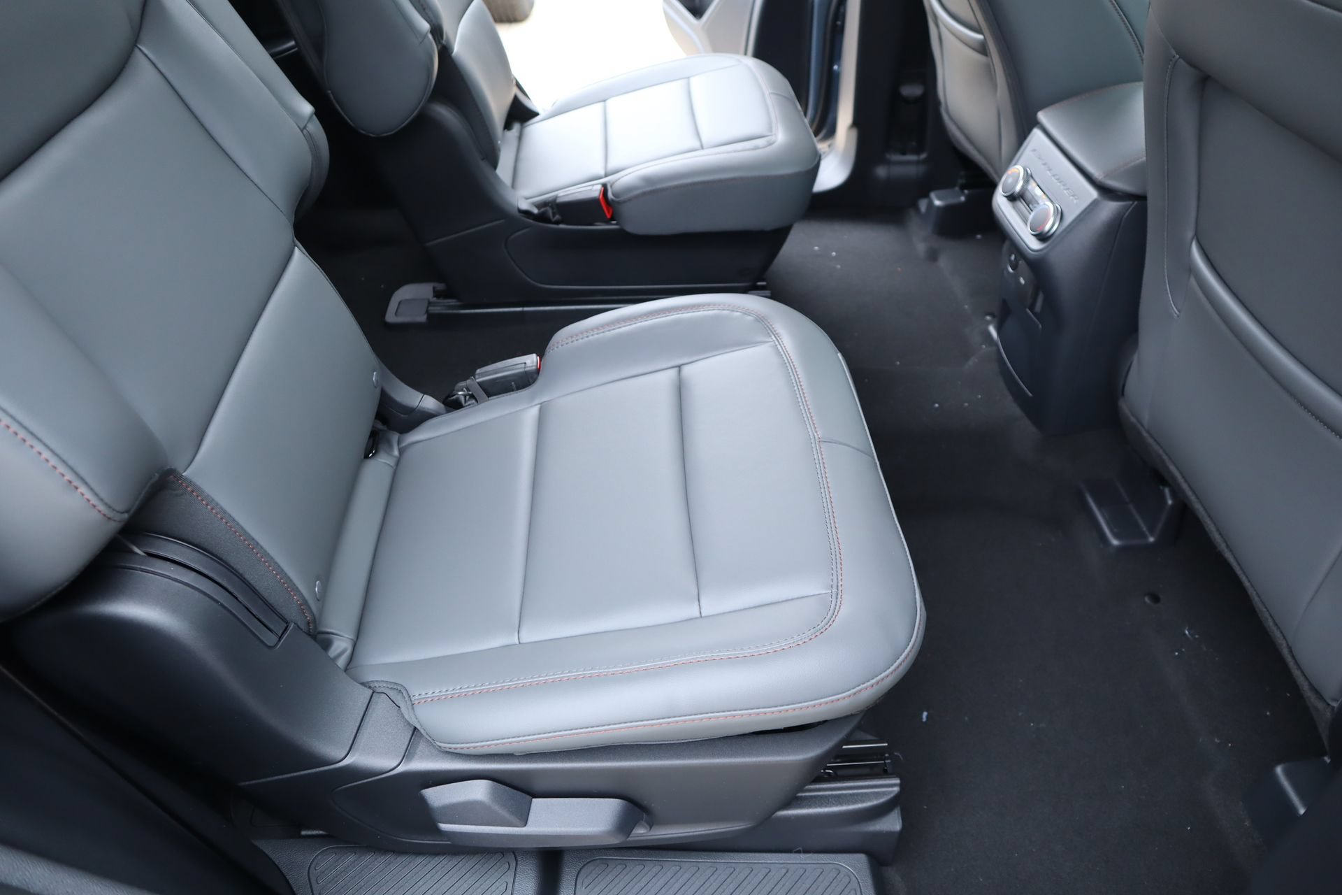 New 2026 Ford Explorer Active w/ Active Comfort Package AWD/4WD image 17