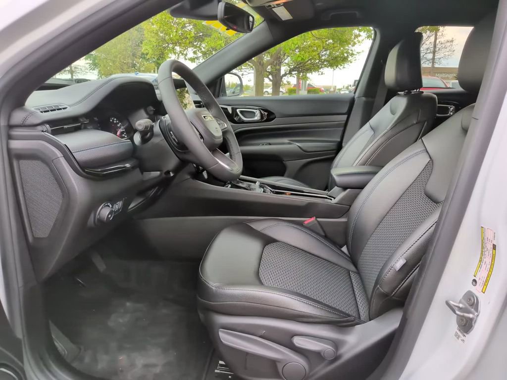 Used 2025 Jeep Compass Latitude w/ Altitude Special Edition AWD/4WD image 21