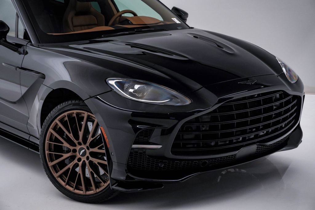 Used 2025 Aston Martin DBX 707 image 4