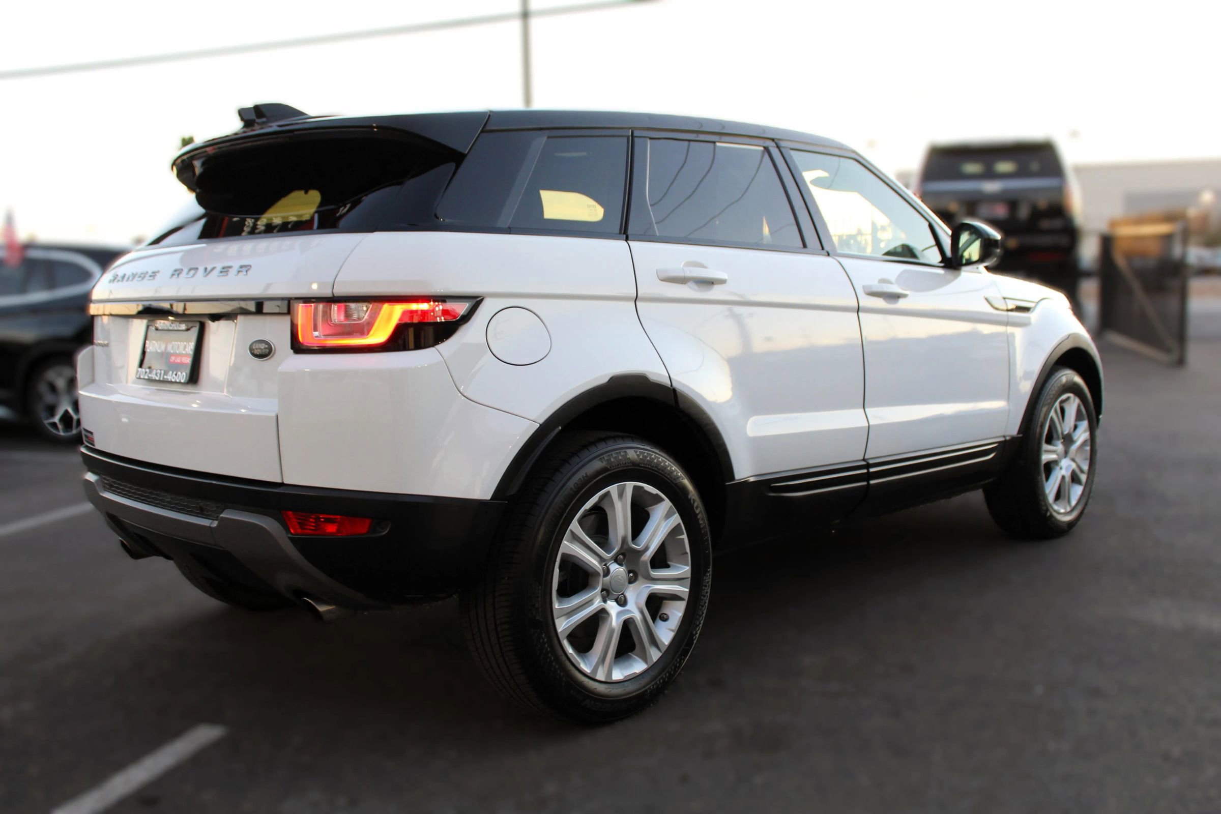 Used 2018 Land Rover Range Rover Evoque SE Sport Utility 4D image 3
