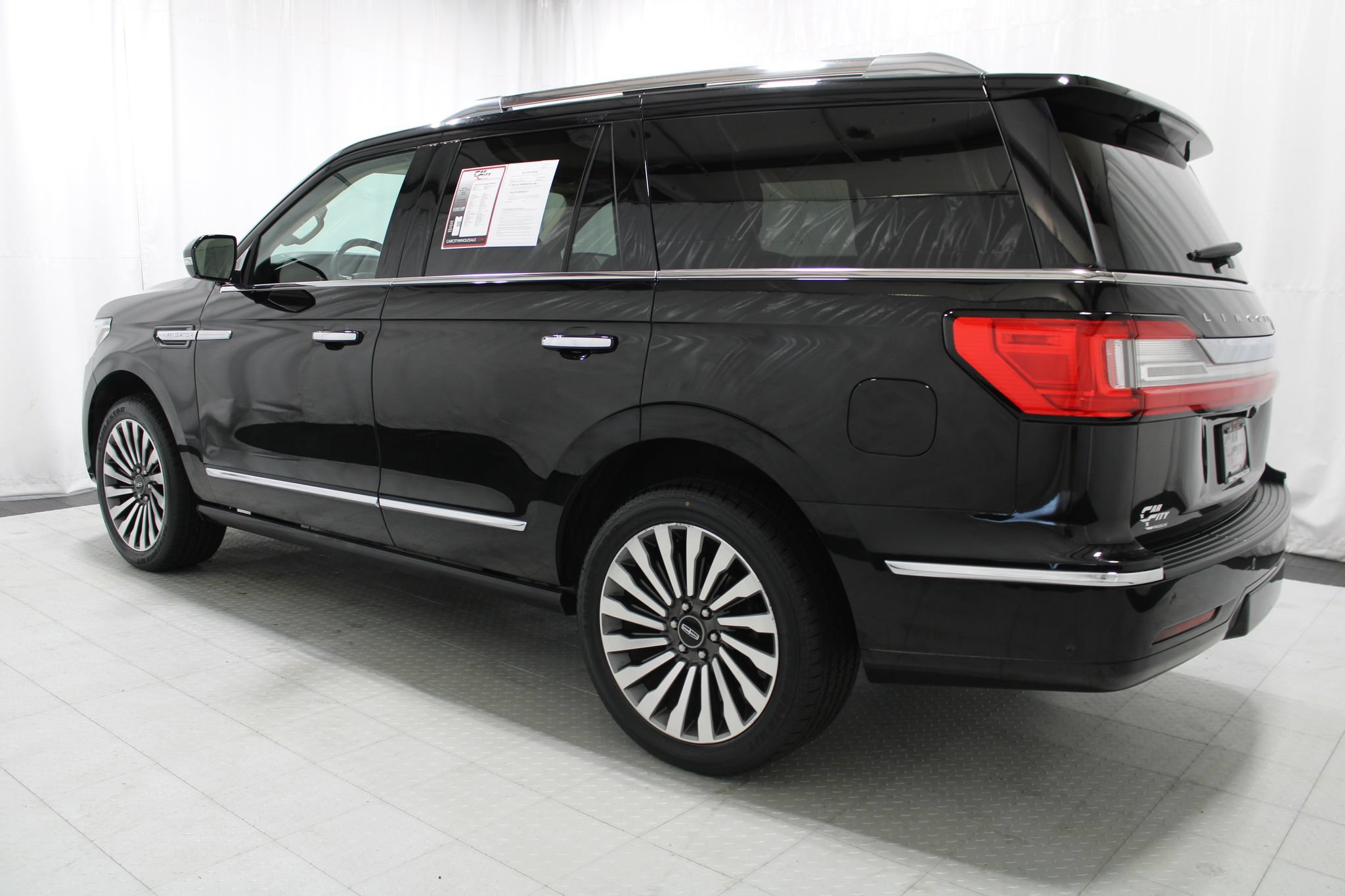 Used 2018 Lincoln Navigator Reserve w/ Technology Package AWD/4WD image 8