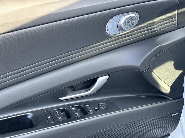 Used 2025 Hyundai Elantra Limited image 18