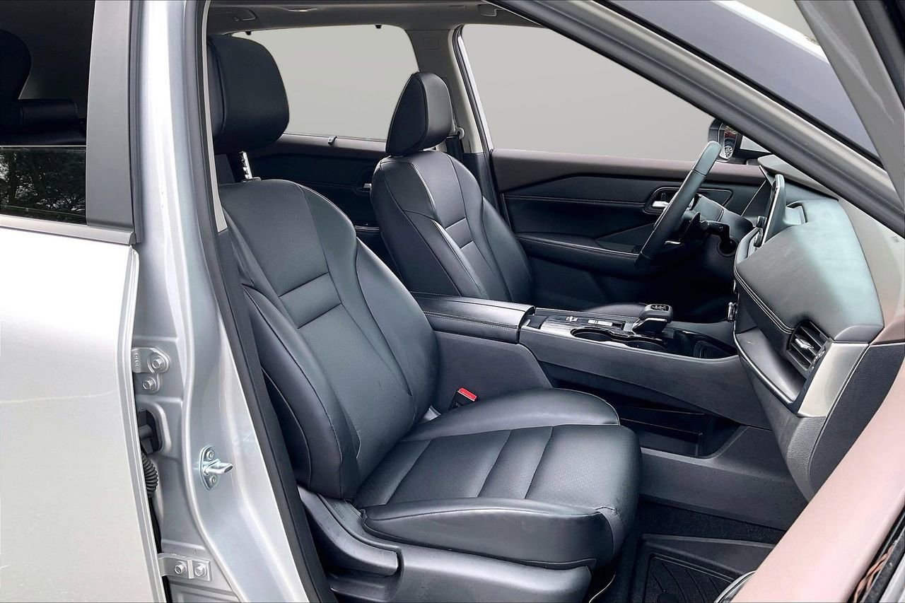 Used 2023 Nissan Rogue SV w/ SV Premium B Package image 24