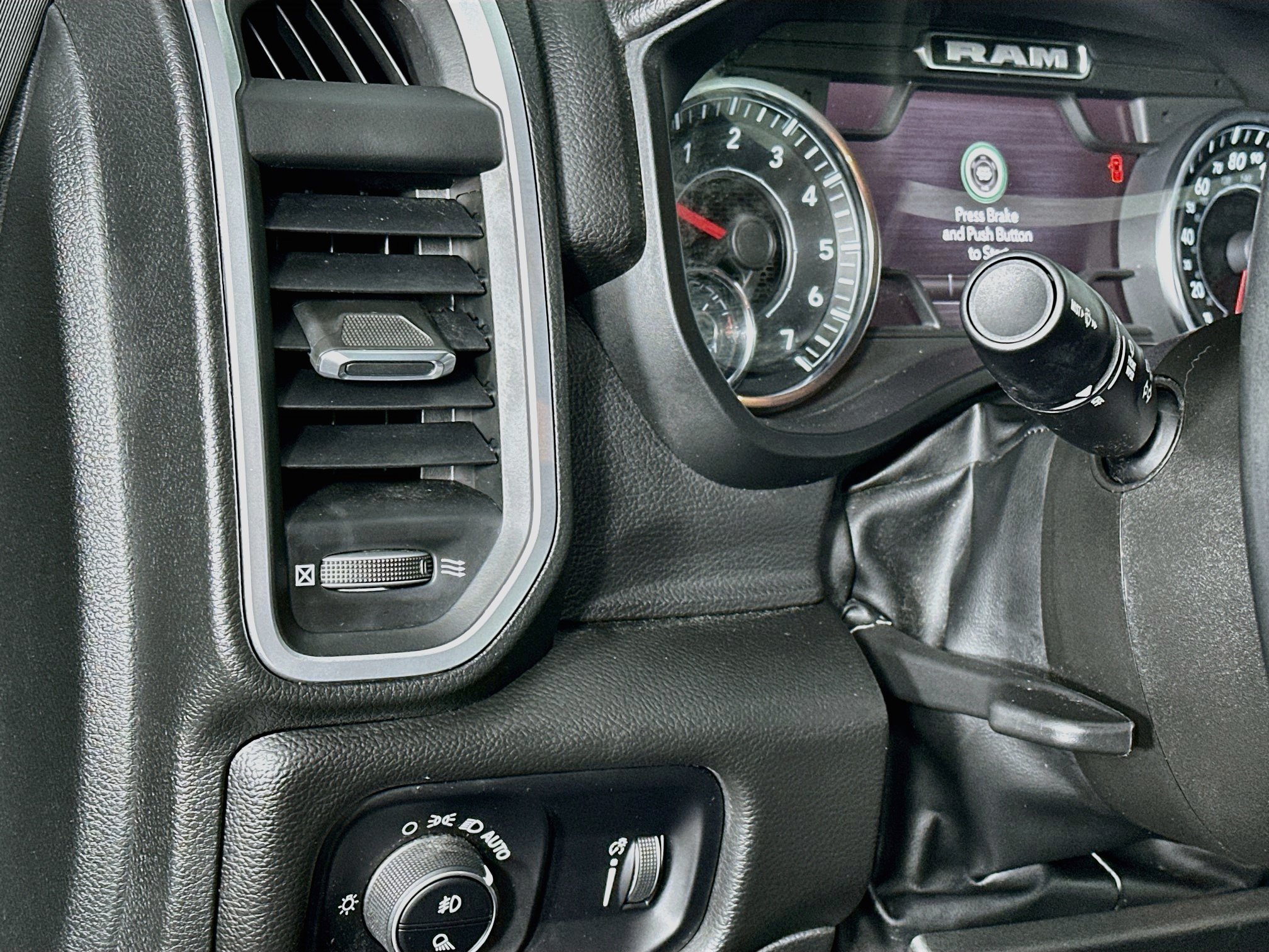 Used 2022 RAM 1500 Big Horn AWD/4WD image 16