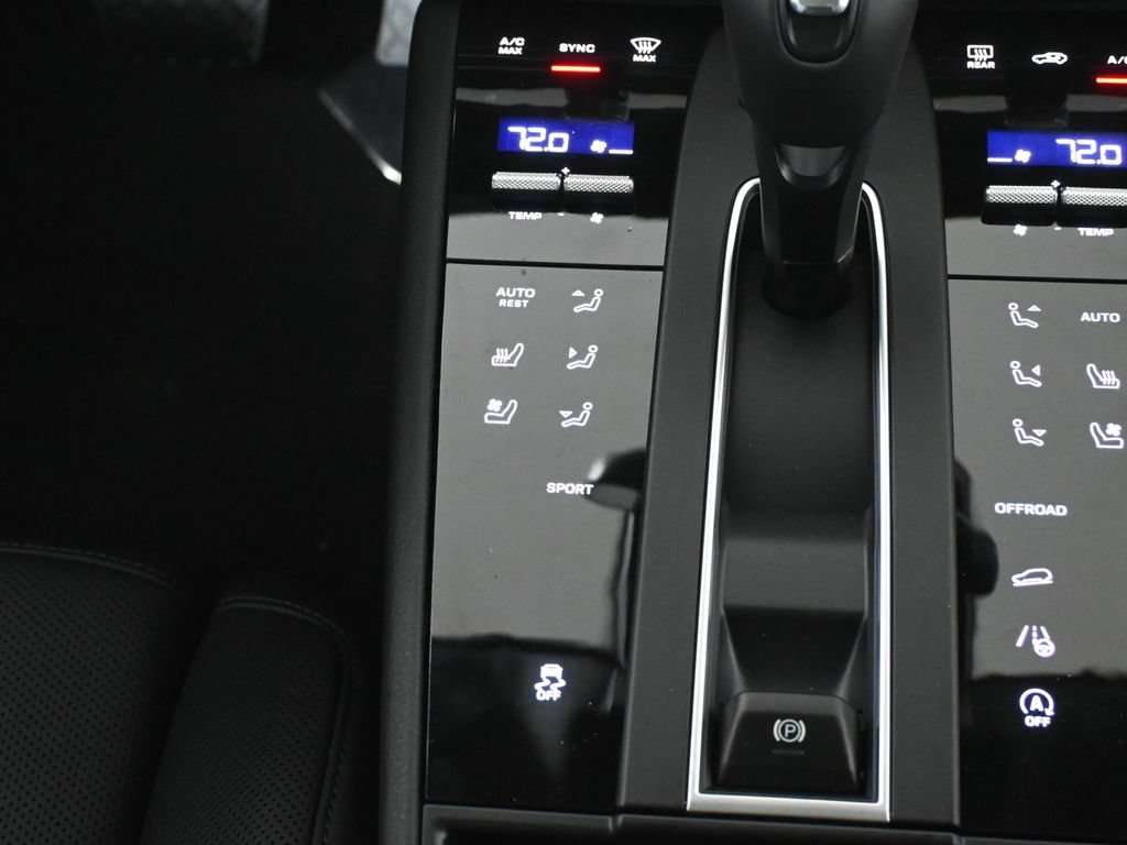 New 2026 Porsche Macan AWD/4WD image 25