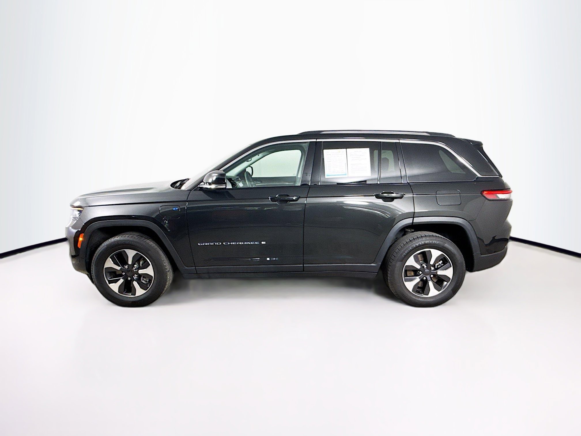 Used 2024 Jeep Grand Cherokee Limited 4xe image 7