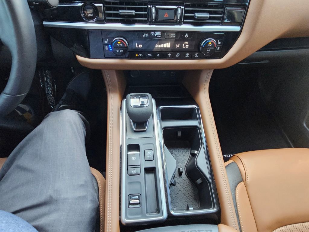 Used 2025 Nissan Pathfinder Platinum w/ Cargo Package image 32