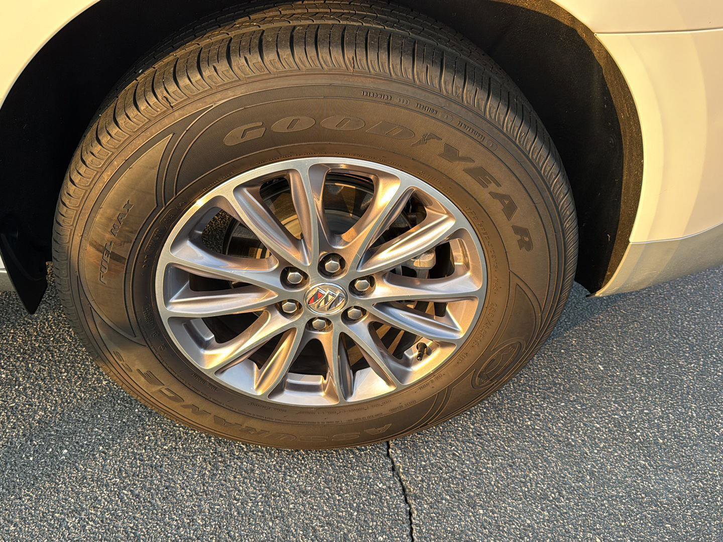 Used 2024 Buick Enclave Premium image 36