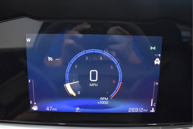 Used 2025 Chevrolet Trax LT FWD image 24