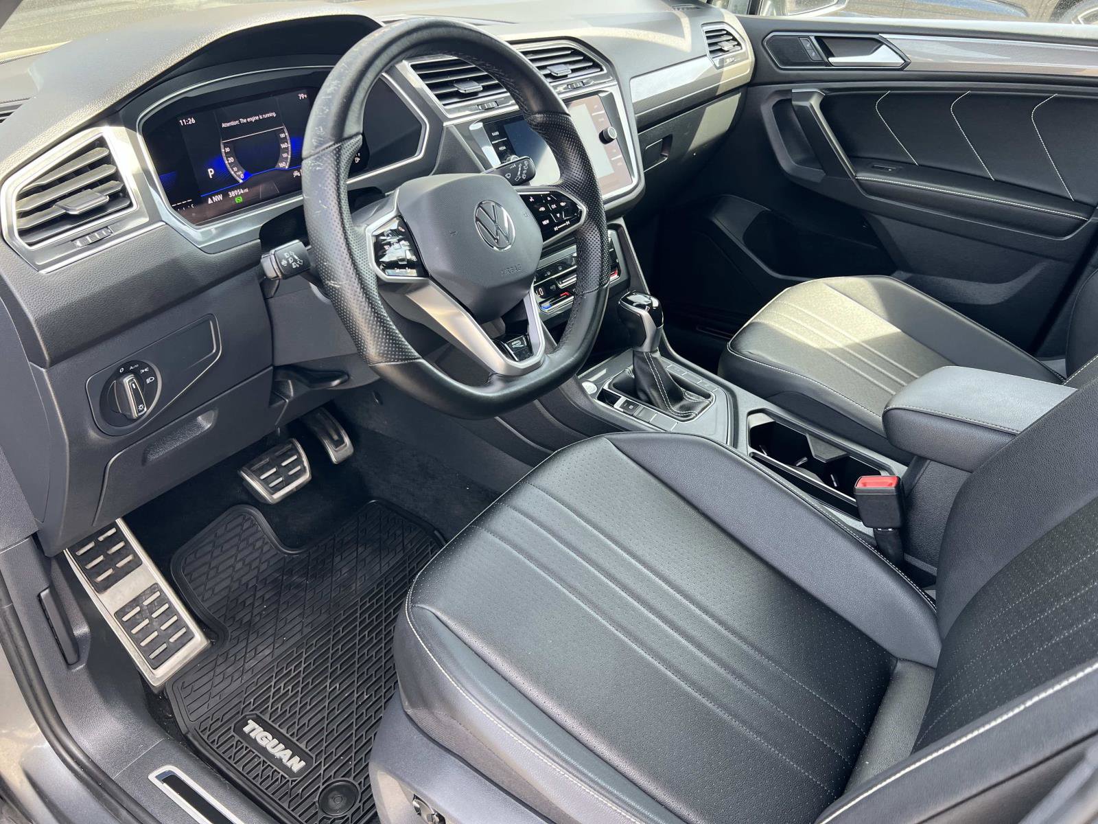 Certified 2023 Volkswagen Tiguan SE R-Line image 5