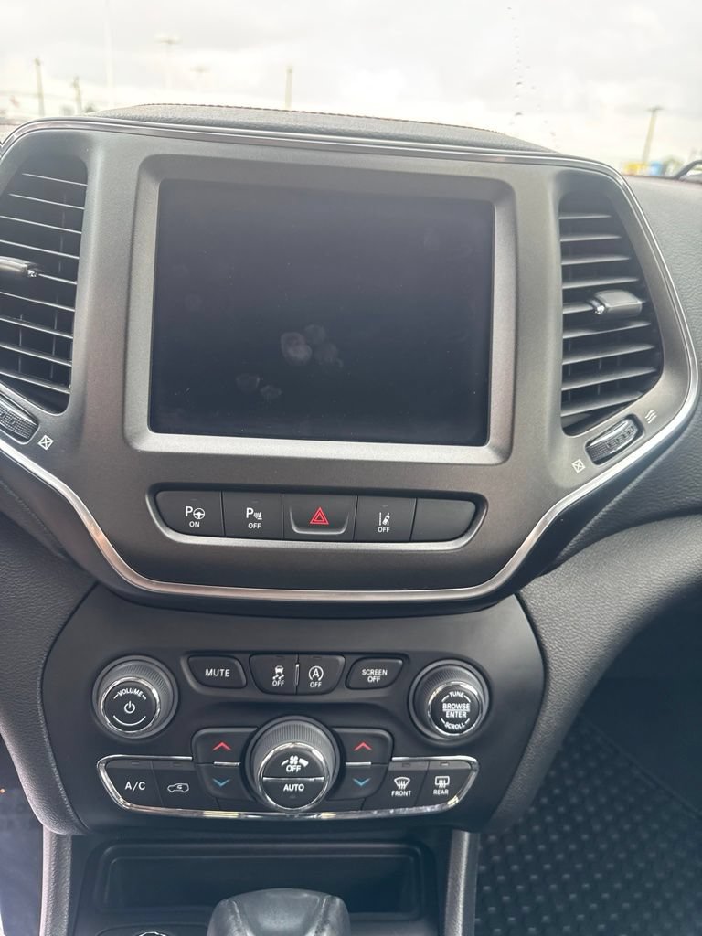 Used 2023 Jeep Cherokee Trailhawk AWD/4WD image 5