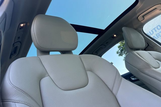Used 2018 Volvo XC60 T6 Momentum w/ Convenience Package image 19