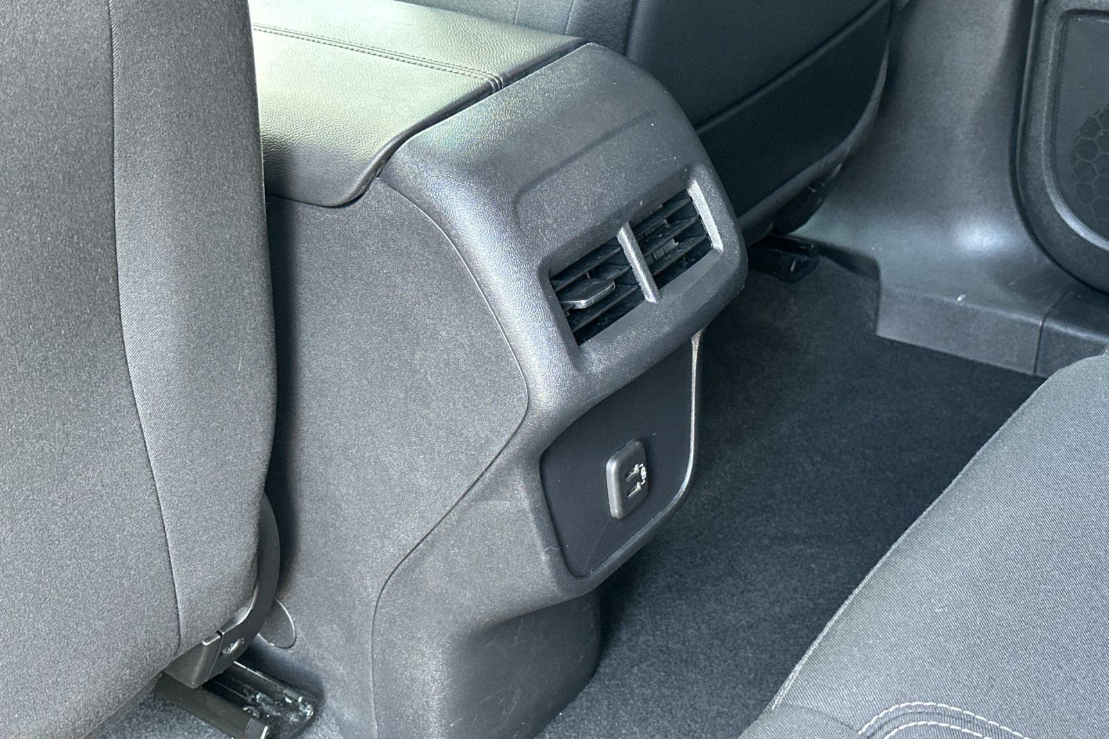 Certified 2023 GMC Terrain SLE w/ Elevation Edition image 15