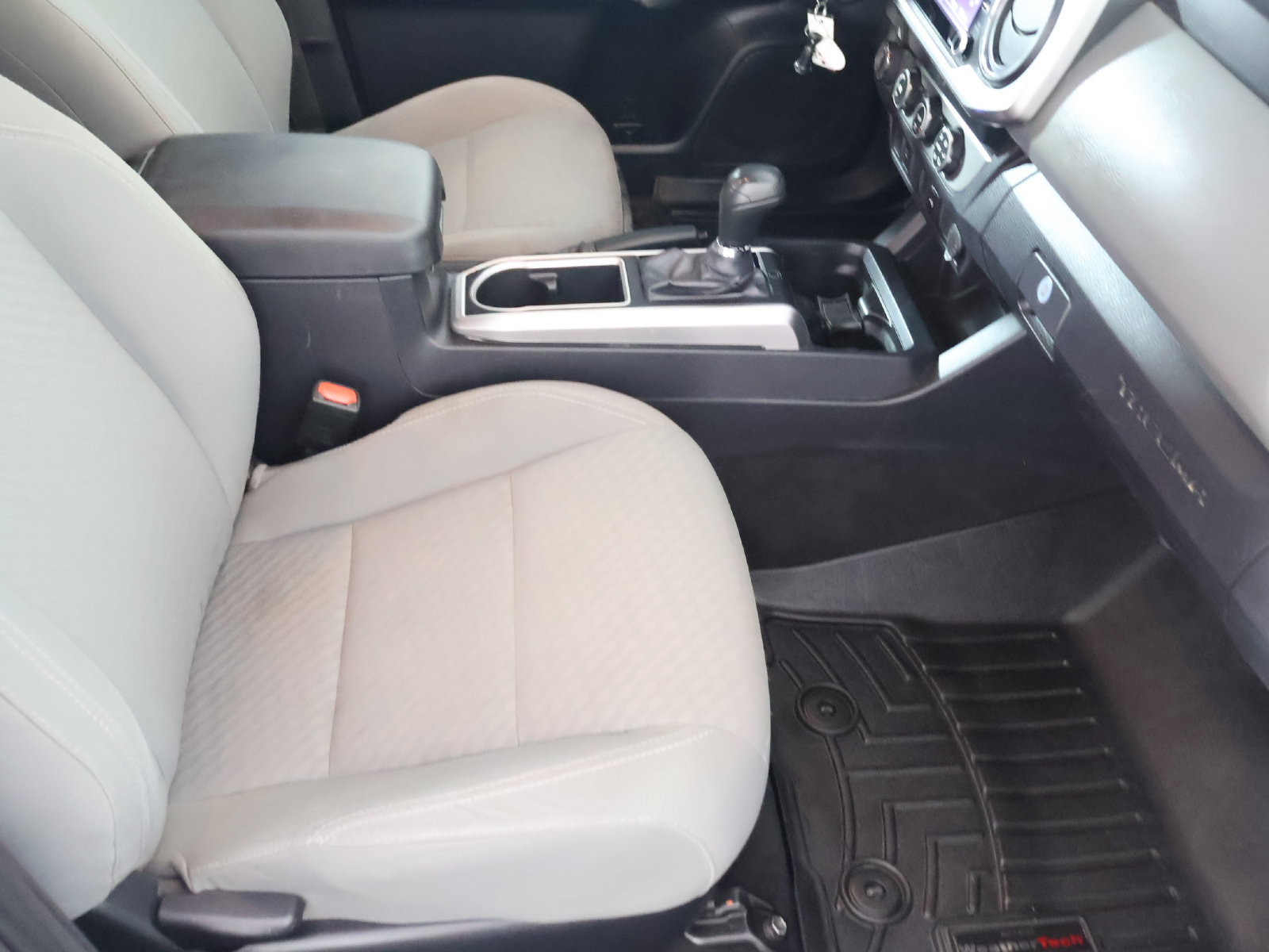 Used 2020 Toyota Tacoma SR5 AWD/4WD image 45