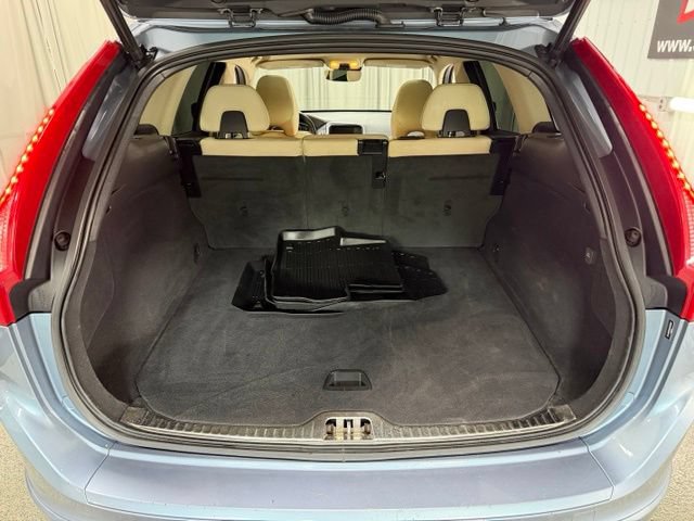 Used 2017 Volvo XC60 T6 Dynamic w/ Preferred Option Package AWD/4WD image 9