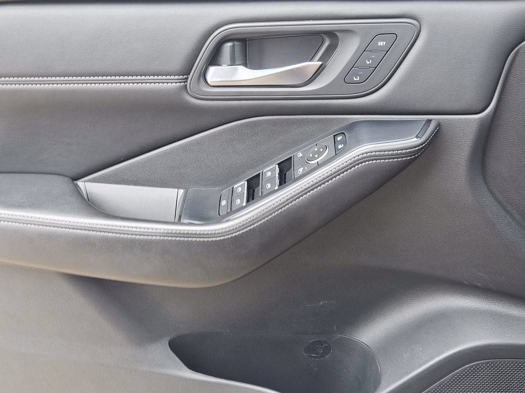 Used 2023 Nissan Rogue SL w/ SL Premium Package FWD image 22