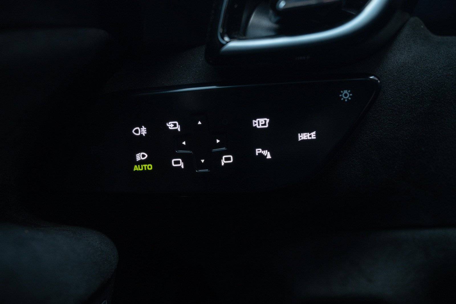 Used 2024 Ferrari Roma Spider RWD image 40