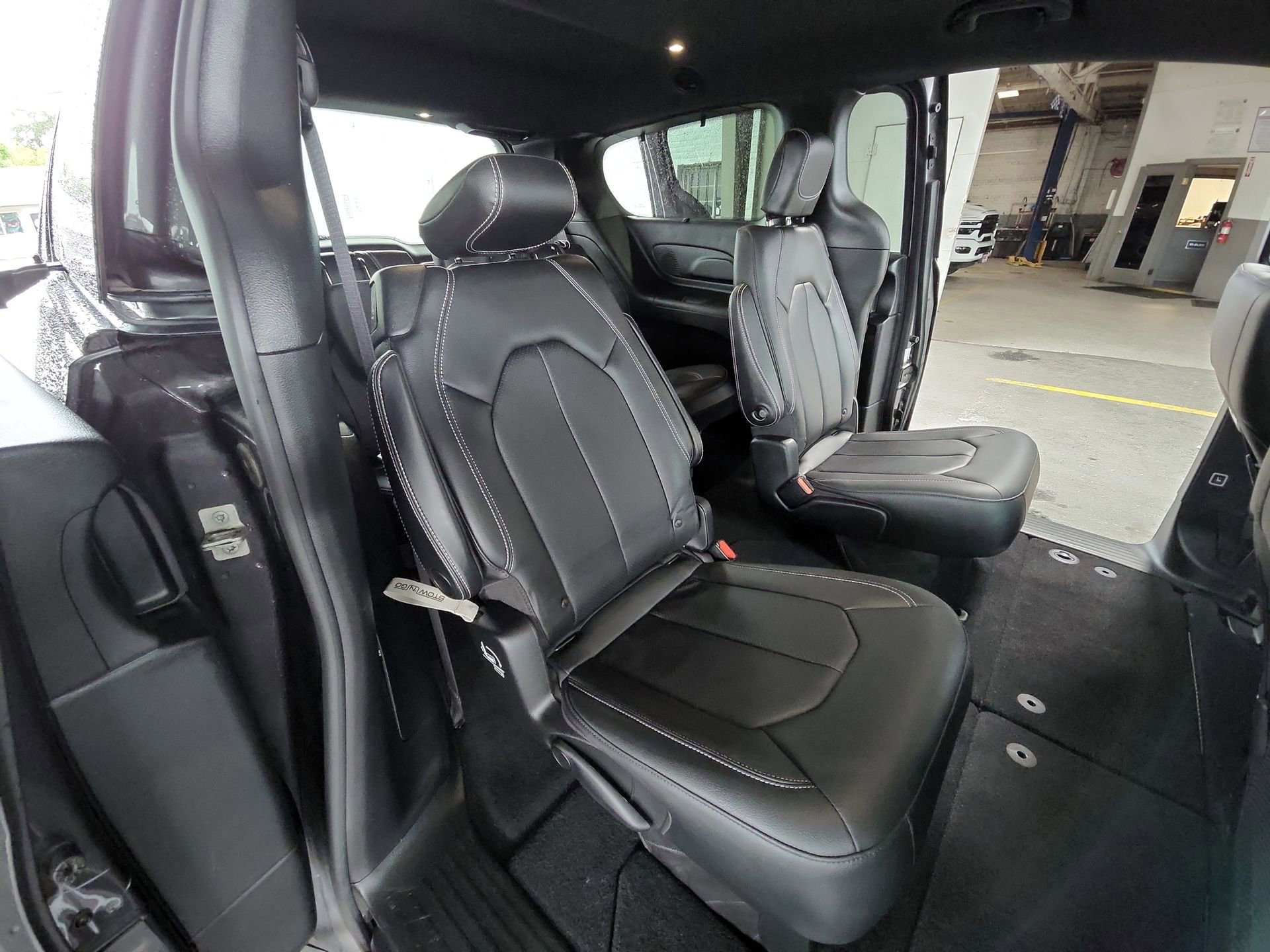 Certified 2020 Chrysler Pacifica Touring-L w/ Advanced Safetytec Group AWD/4WD image 28