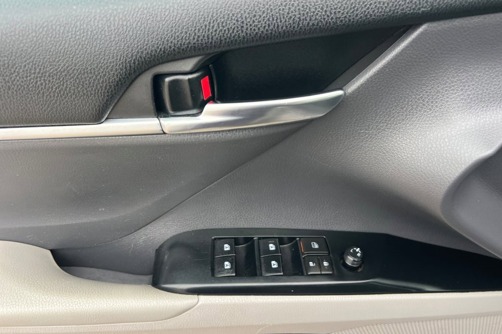Used 2019 Toyota Camry SE image 8