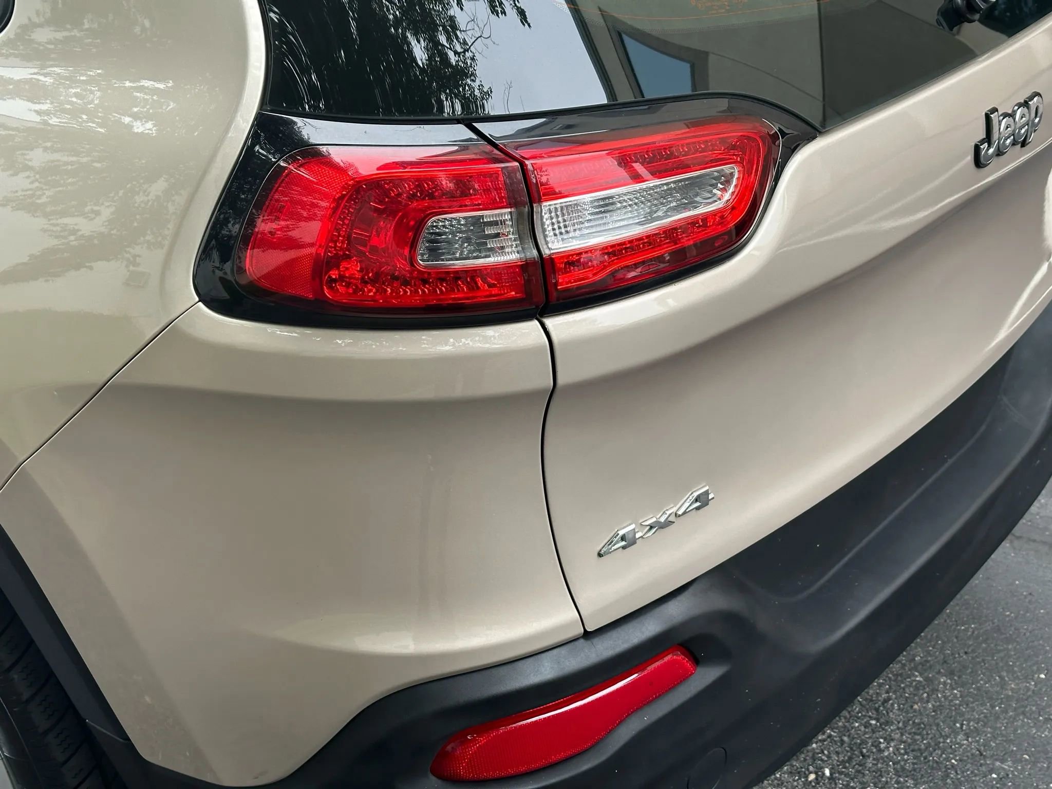 Used 2014 Jeep Cherokee Sport image 16