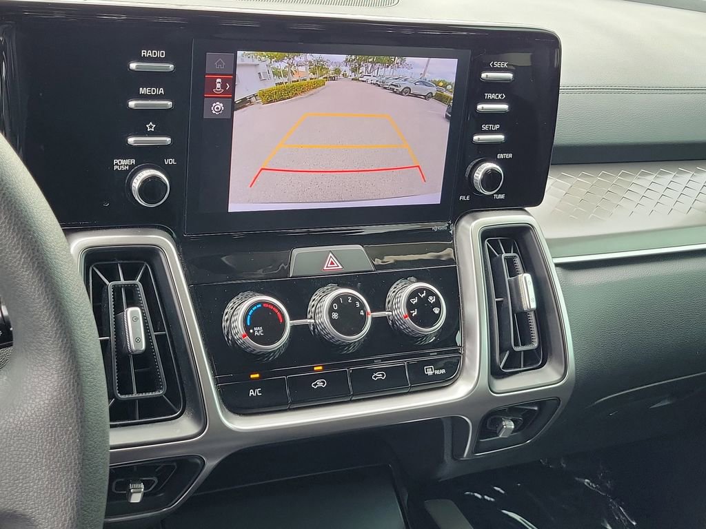 Used 2023 Kia Sorento LX FWD image 28