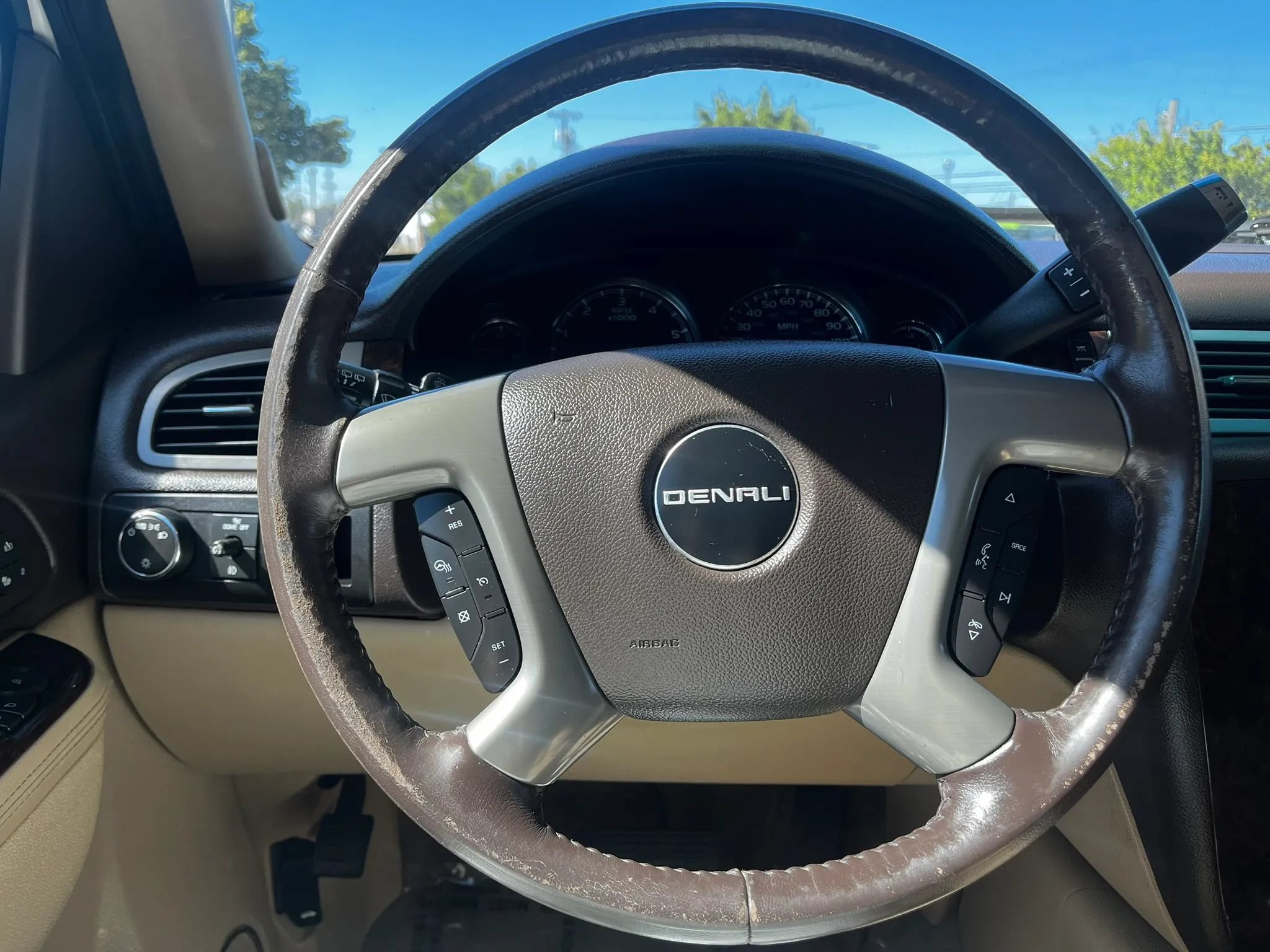 Used 2012 GMC Yukon XL Denali AWD/4WD image 19