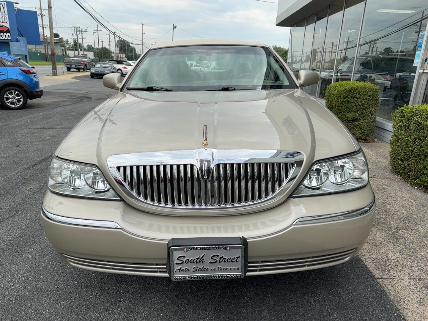 Used 2004 Lincoln Town Car Ultimate RWD image 30