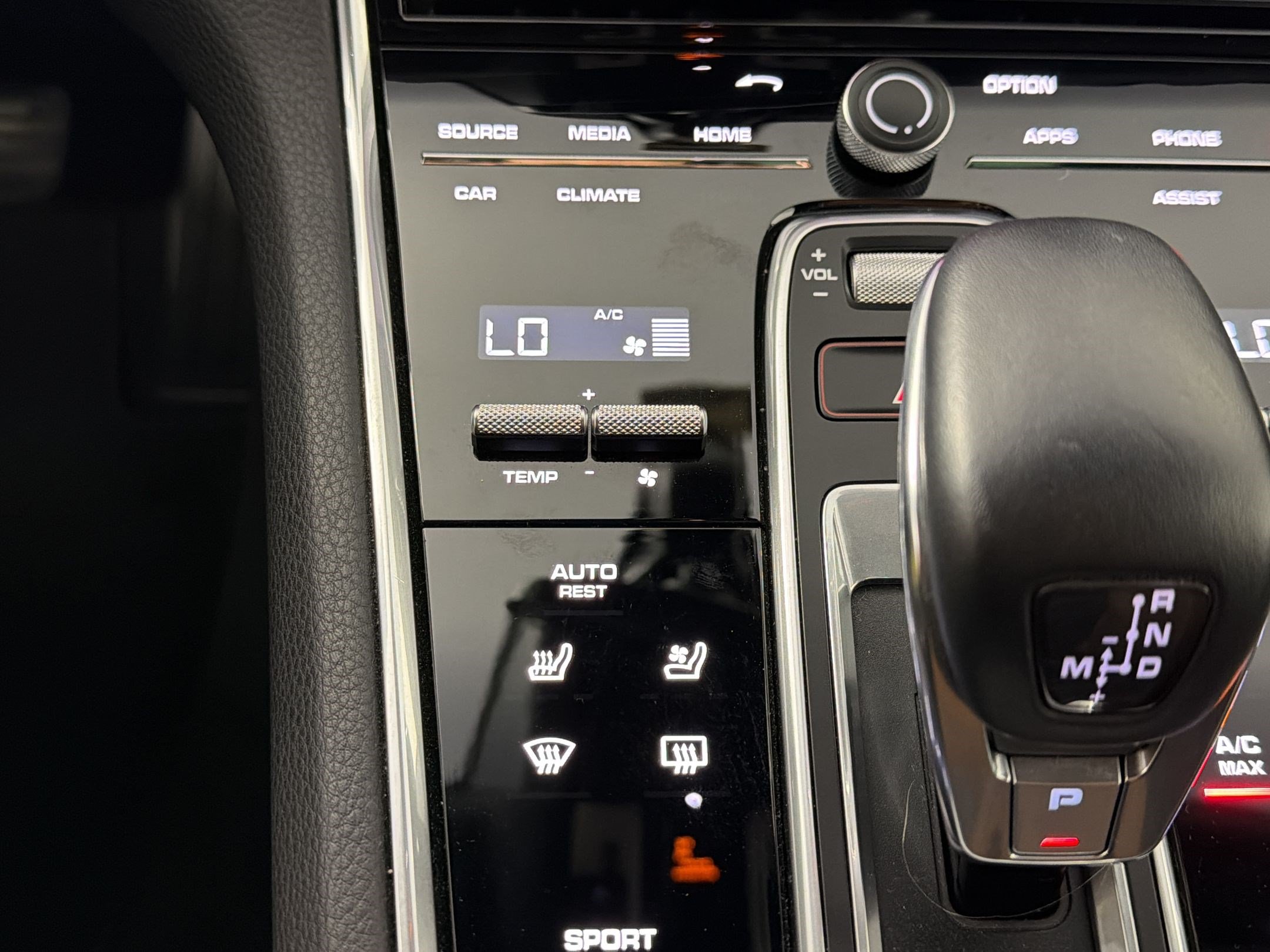 Certified 2019 Porsche Panamera image 17