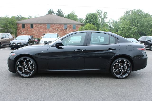 Used 2024 Alfa Romeo Giulia Ti AWD/4WD image 5