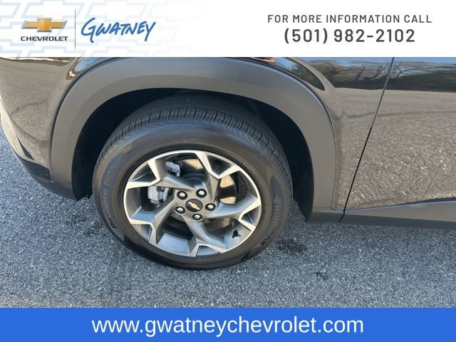 Used 2025 Chevrolet Trax LT w/ LT Convenience Package image 9