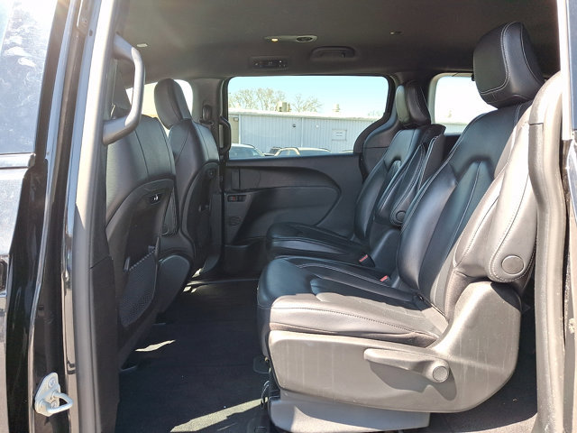 Used 2022 Chrysler Pacifica Touring-L w/ S Appearance Package image 10