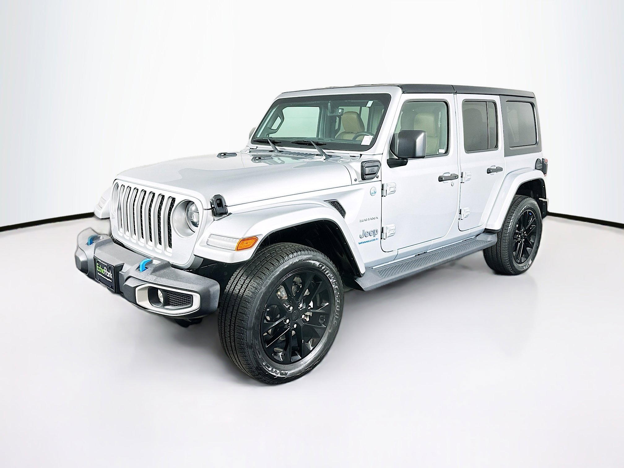 Used 2023 Jeep Wrangler Unlimited Sahara w/ Cold Weather Group AWD/4WD image 3