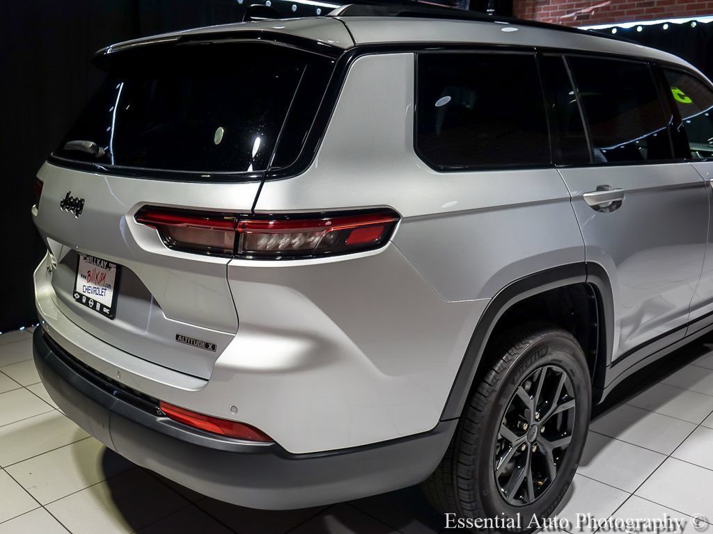 Used 2025 Jeep Grand Cherokee L Altitude AWD/4WD image 8