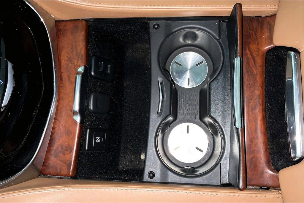 Used 2017 Cadillac Escalade Platinum image 18