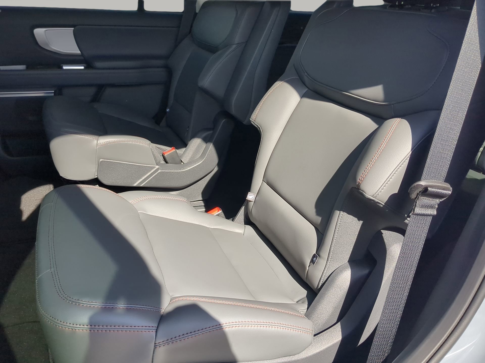 New 2025 Ford Expedition Active image 50