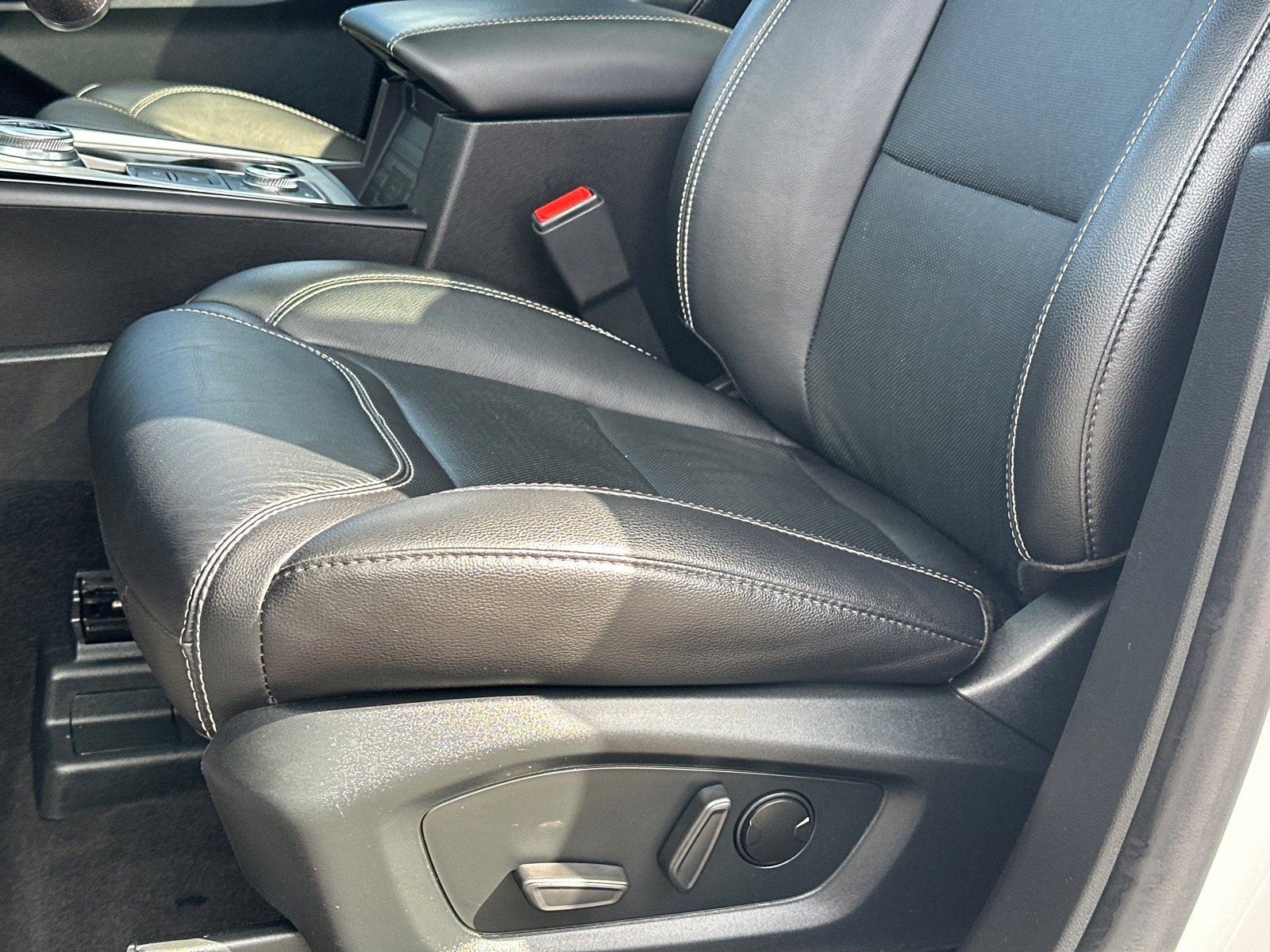 Used 2023 Ford Explorer ST w/ Equipment Group 401A image 17