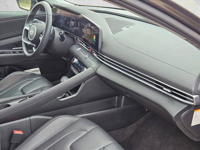 Used 2025 Hyundai Elantra Limited image 23