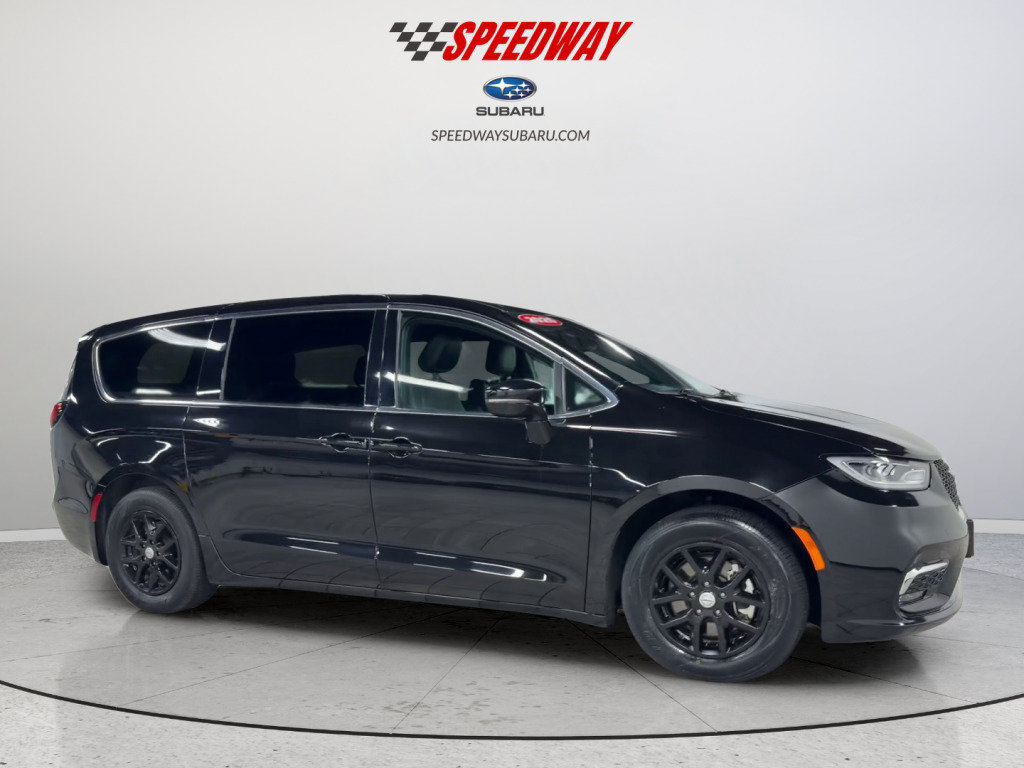 Used 2025 Chrysler Pacifica Select FWD image 3