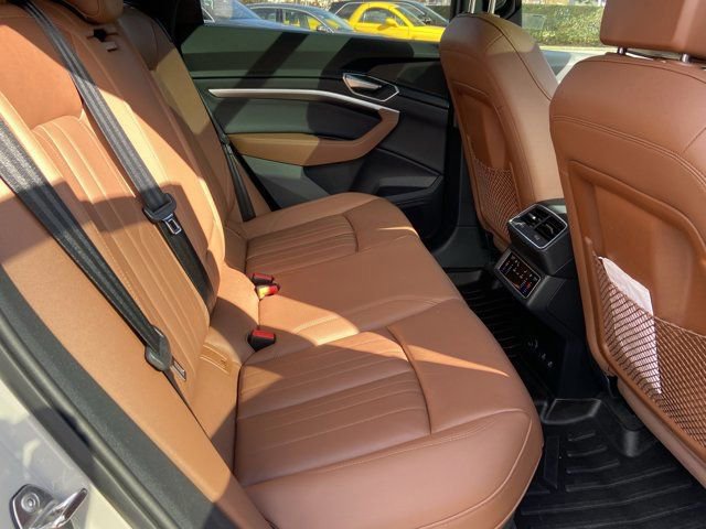 Used 2022 Audi e-tron Premium w/ Convenience Plus Package image 25