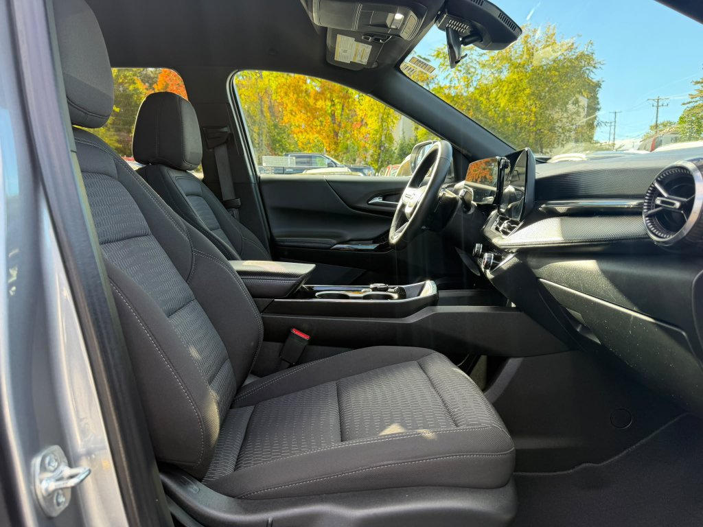 Used 2026 Chevrolet Equinox LT AWD/4WD image 17