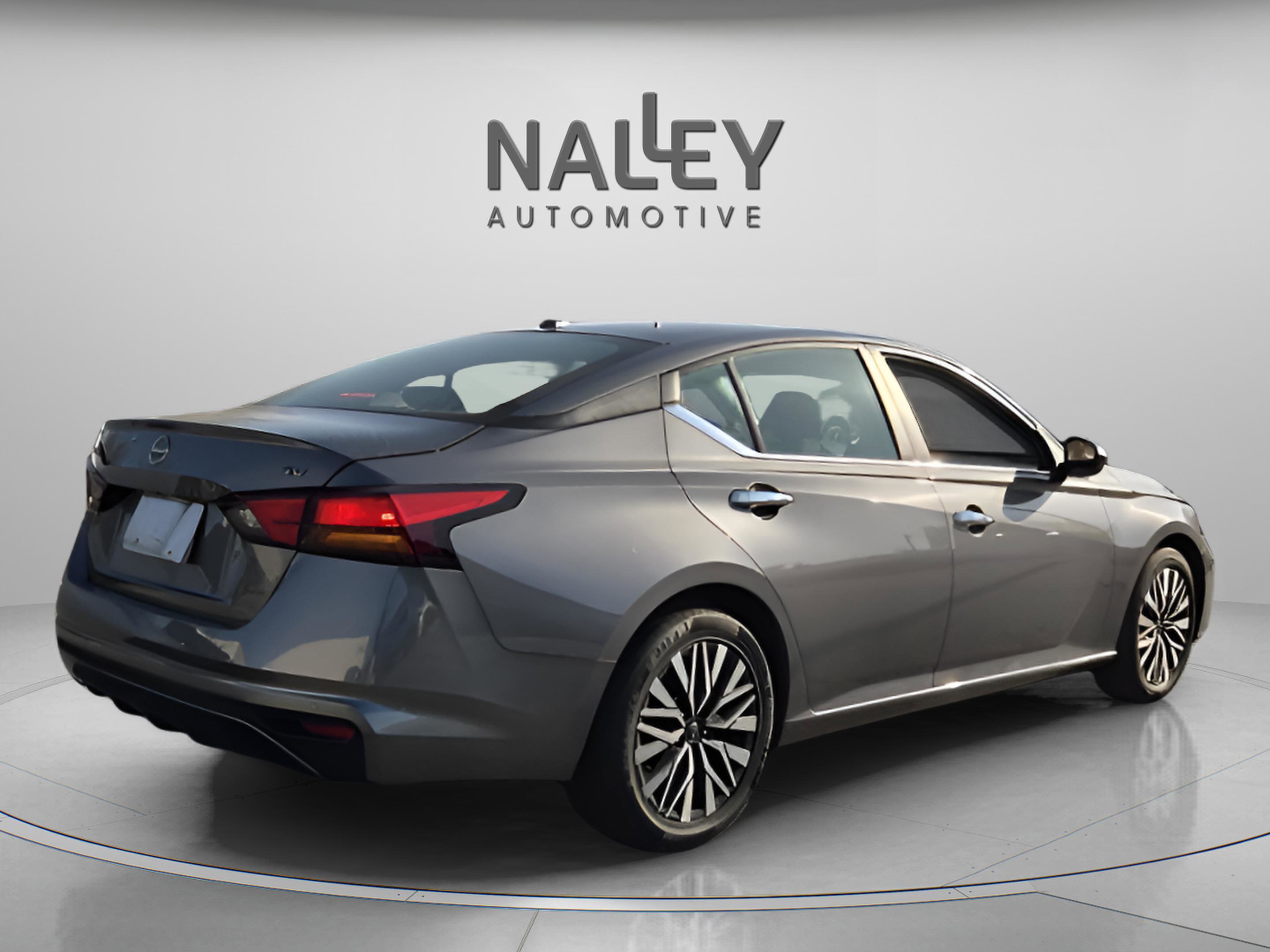 Used 2024 Nissan Altima 2.5 SV image 5